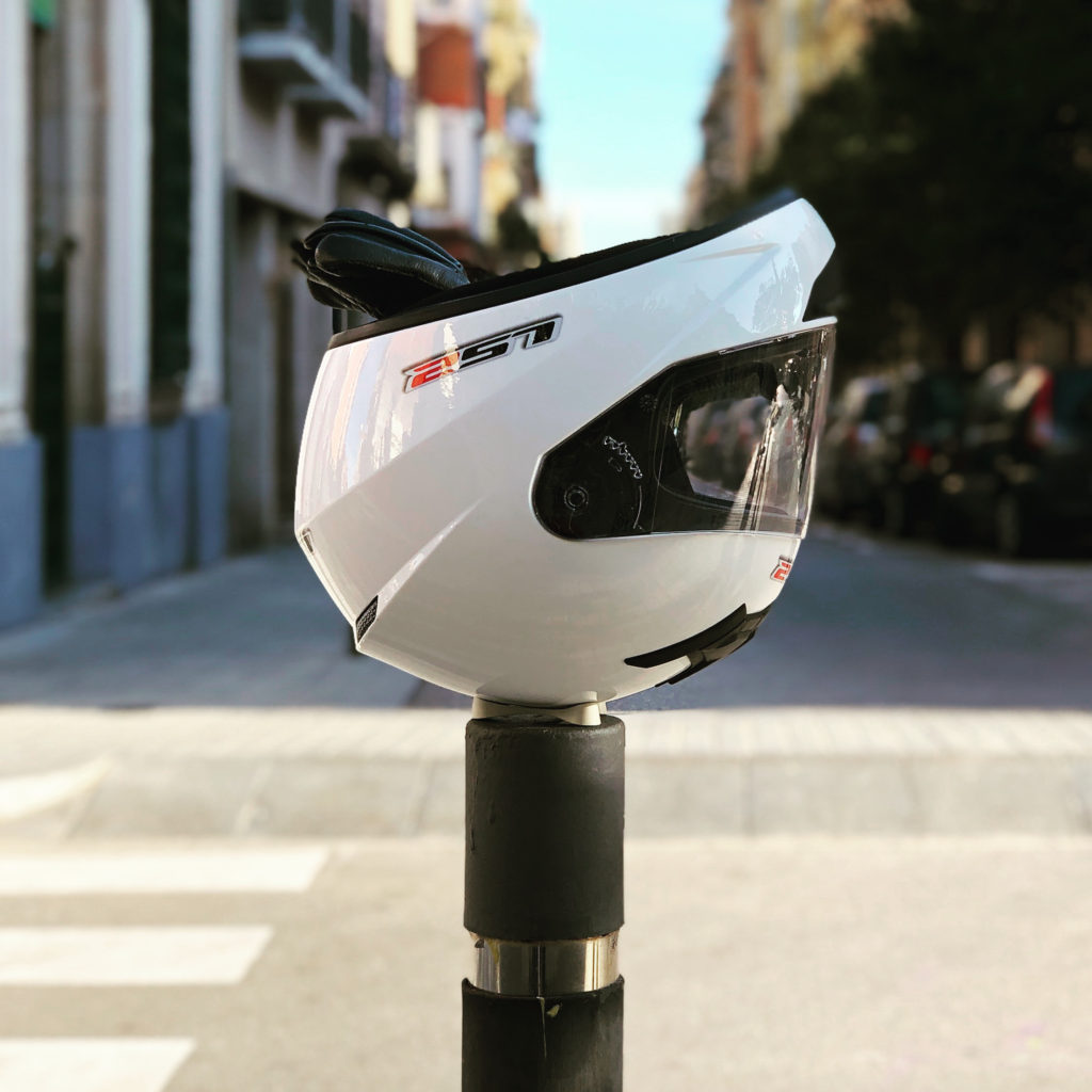 The Frog helmet support