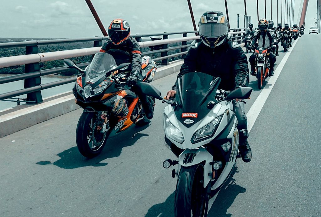 sportbike riders wearing full gear including some of the best sportbike jackets and motorcycle gloves with palm sliders. 