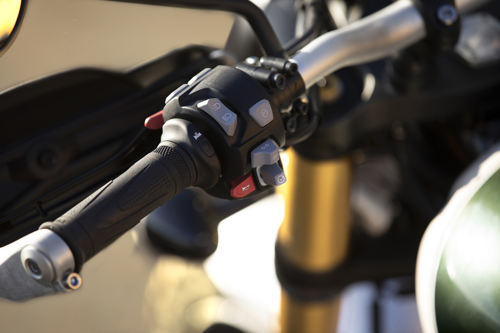 Triumph Scrambler 1200 XE close up