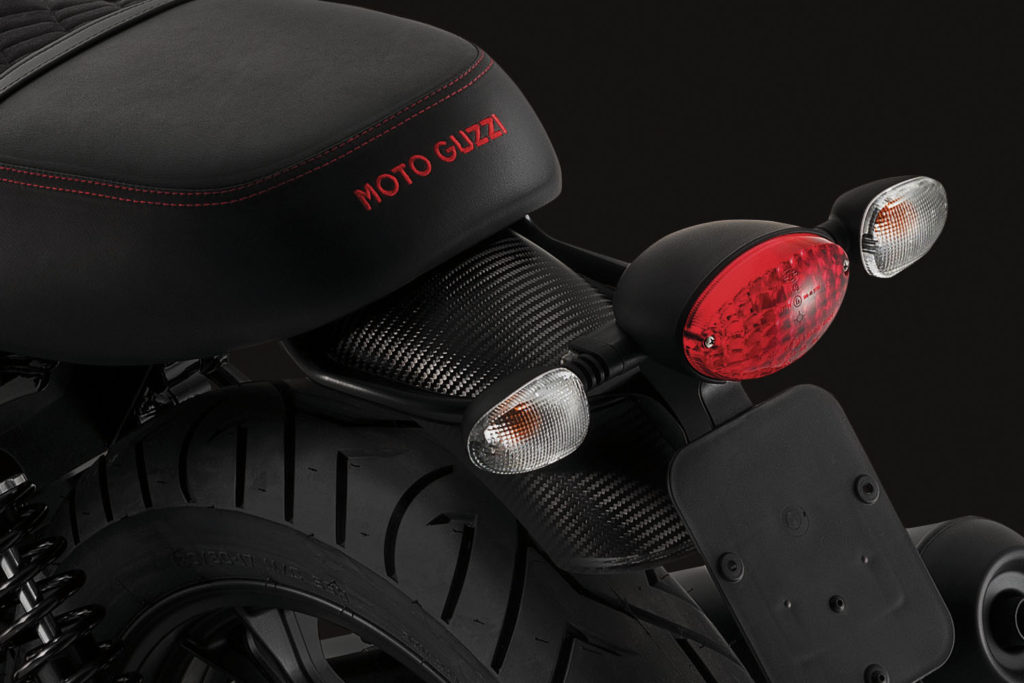 Moto Guzzi V7 III Carbon