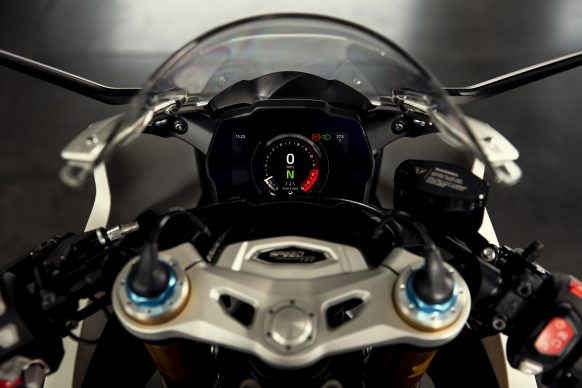 2022 Triumph Speed Triple 1200 RR instrument cluster