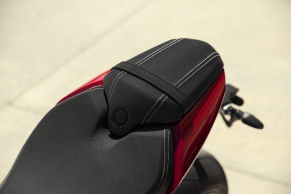 2022 Triumph Speed Triple 1200 RR seat