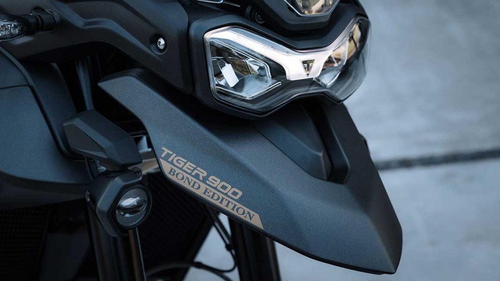Triumph Tiger 900 Bond Edition headlight and fender
