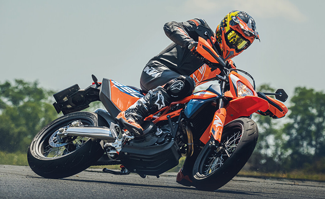 2023 KTM 690 SMC R and Enduro R Gets New Colors and Graphics