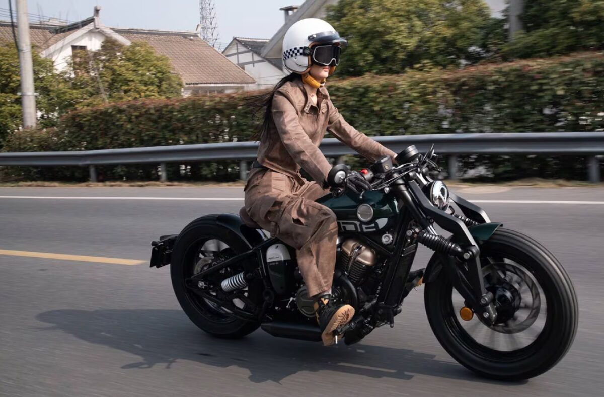 The Benda Napoleon 250 Is a Weird, But Cool Bobber-Style Cruiser