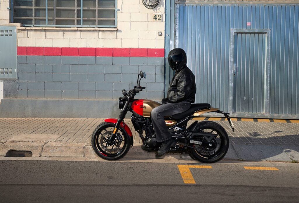 Royal Enfield Guerrilla 450 in red