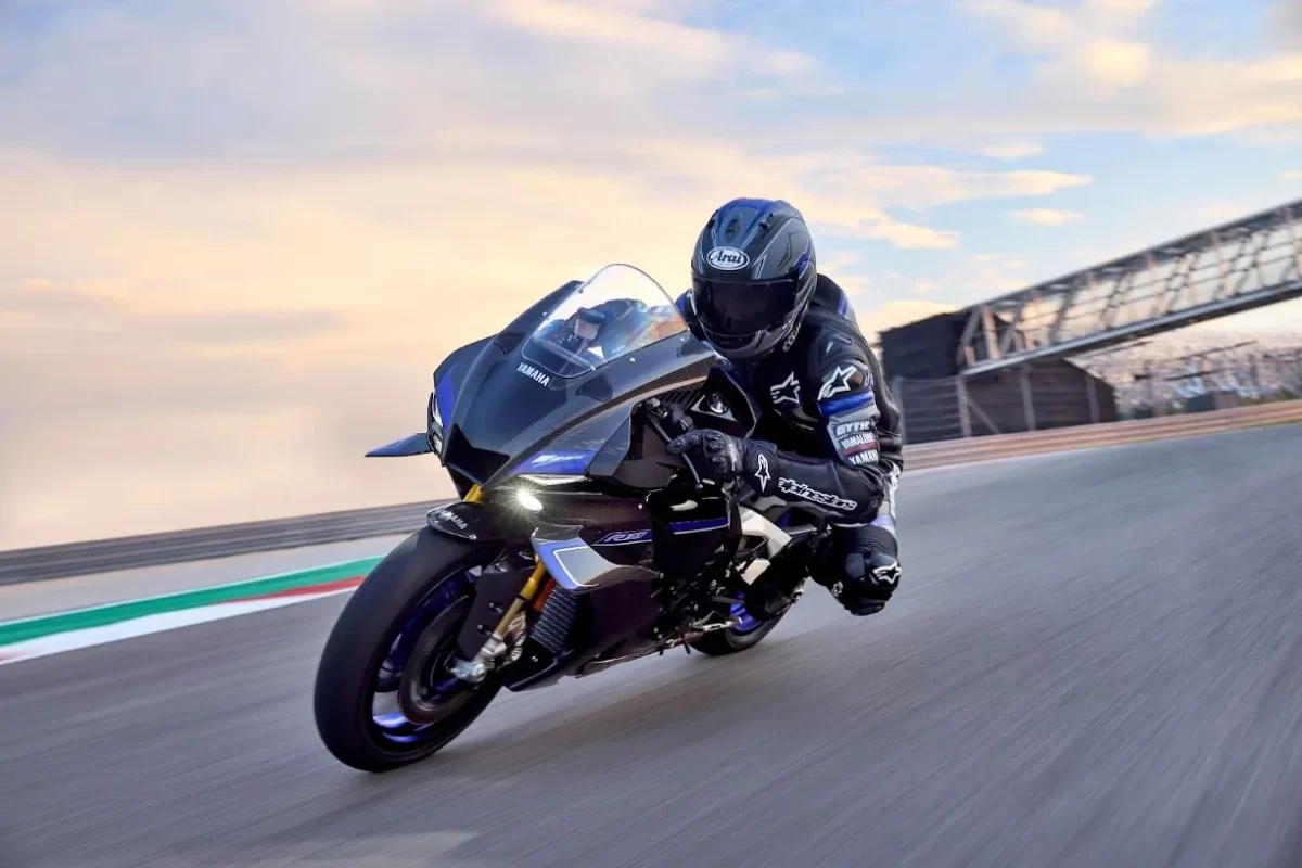 Check Out the 2025 Yamaha YZF-R1