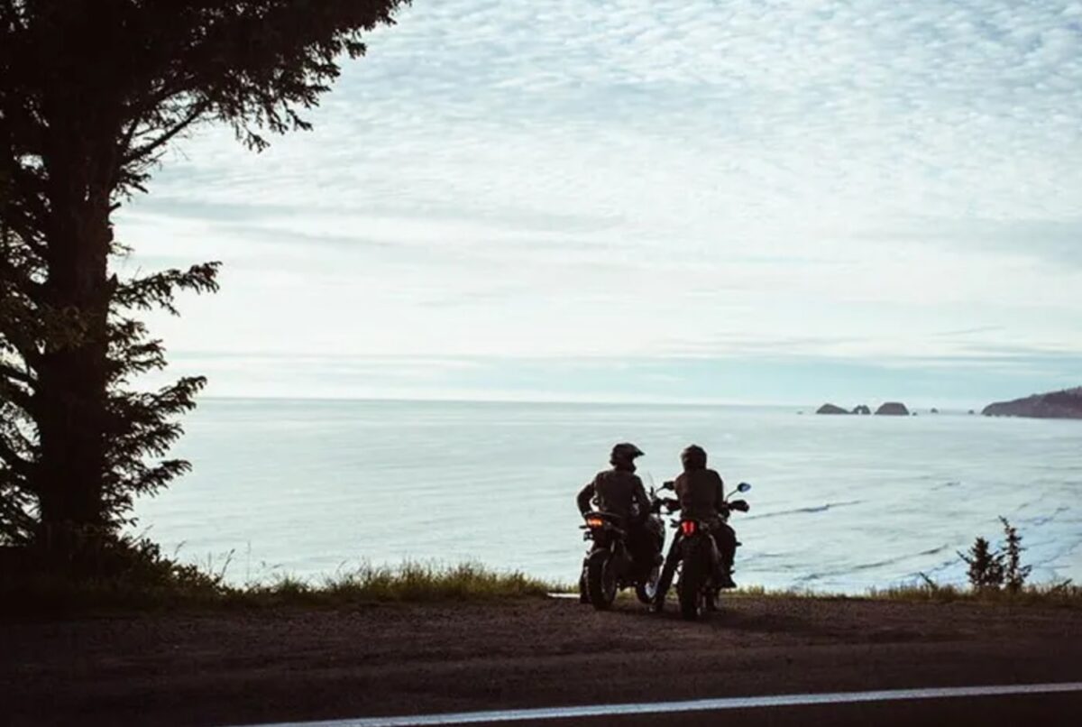 4-season motorcycle jackets worn by motorcyclists.