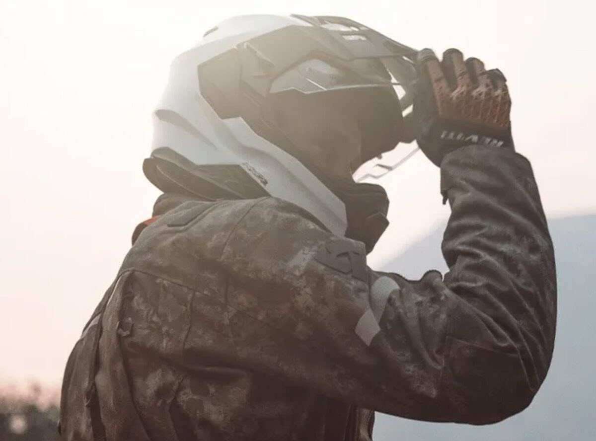 REV'it! short-cuff motorcycle gloves