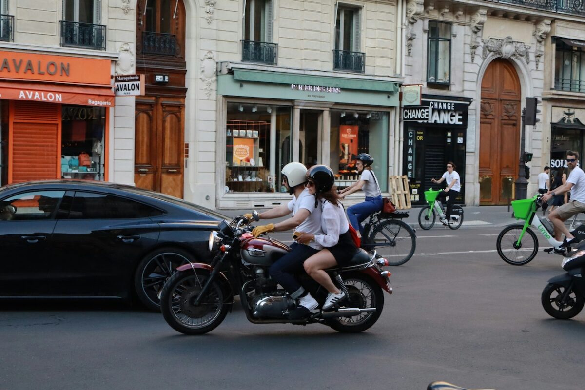 New Law Essentially Outlaws Lane Filtering in Paris