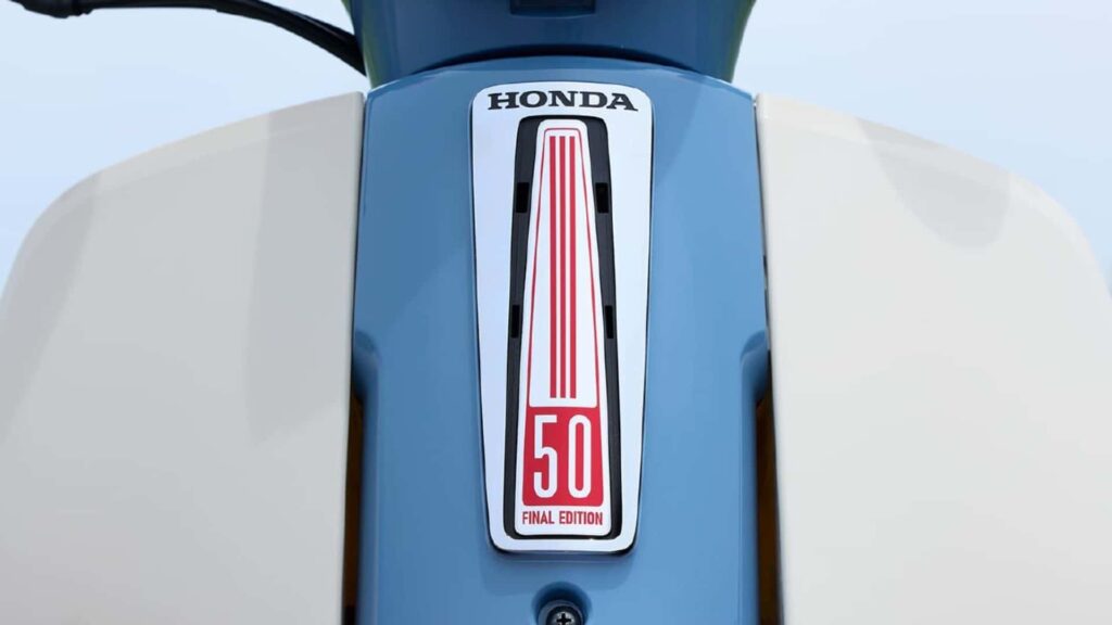 Honda Super Cub 50 Final Edition emblem 