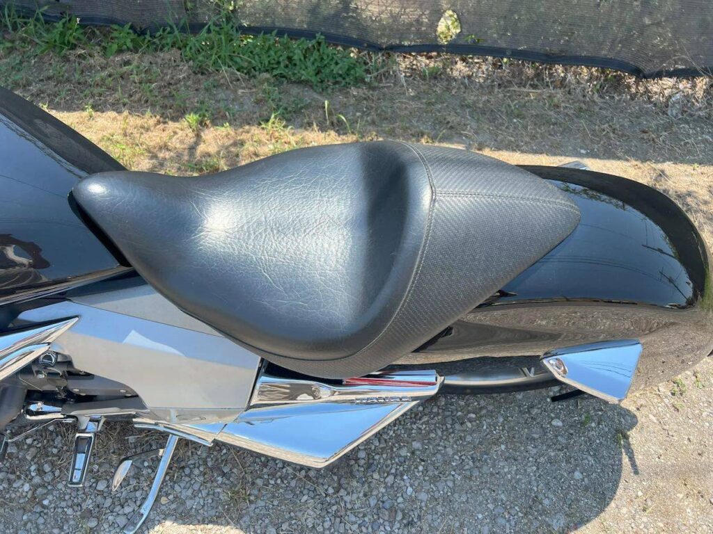 2004 Honda Rune seat