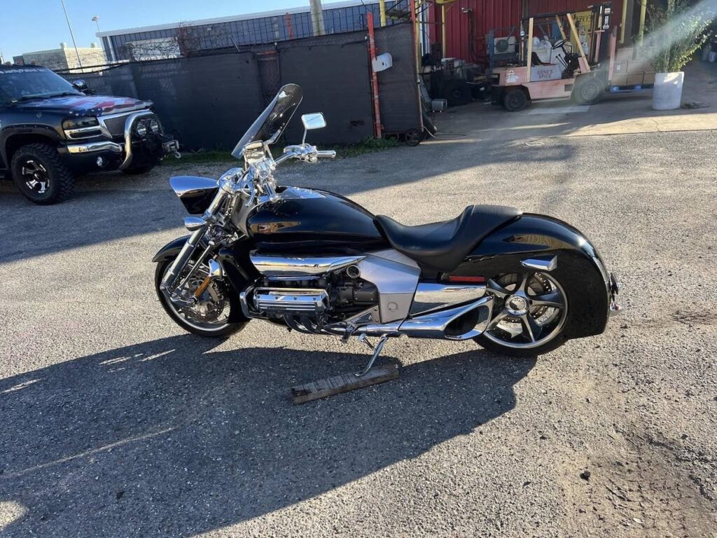 2004 Honda Rune side view