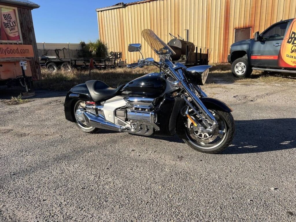 2004 Honda Rune front three quarter right side