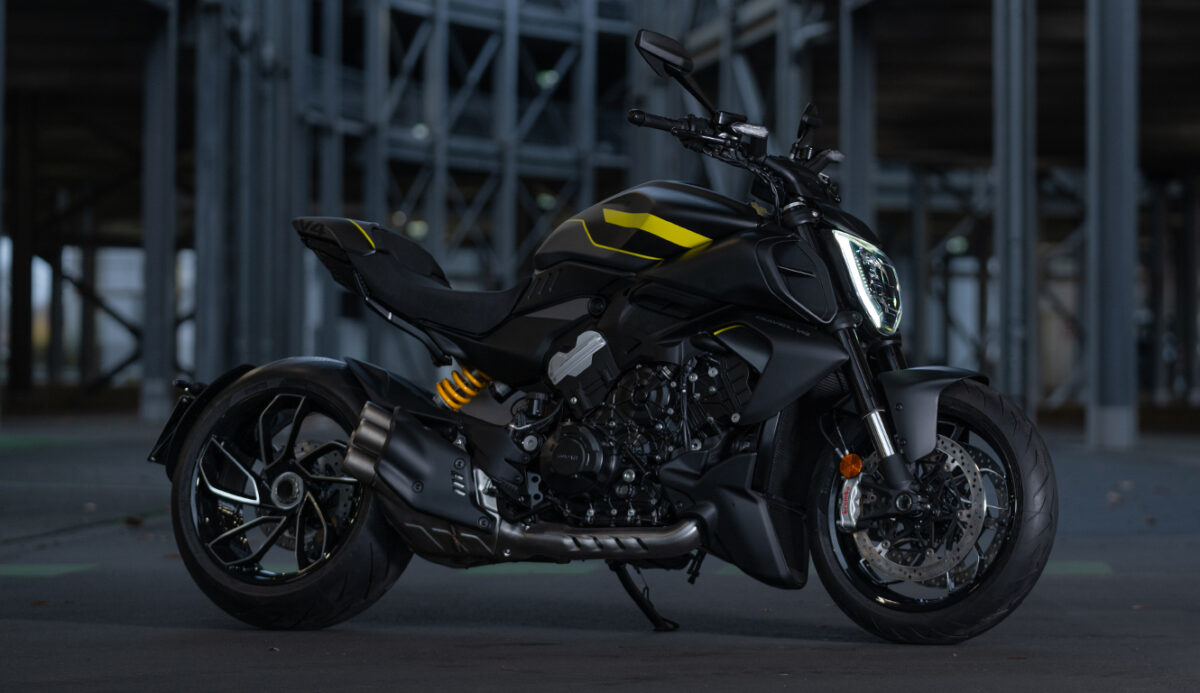 Check Out the Ducati Diavel V4 Black Roadster