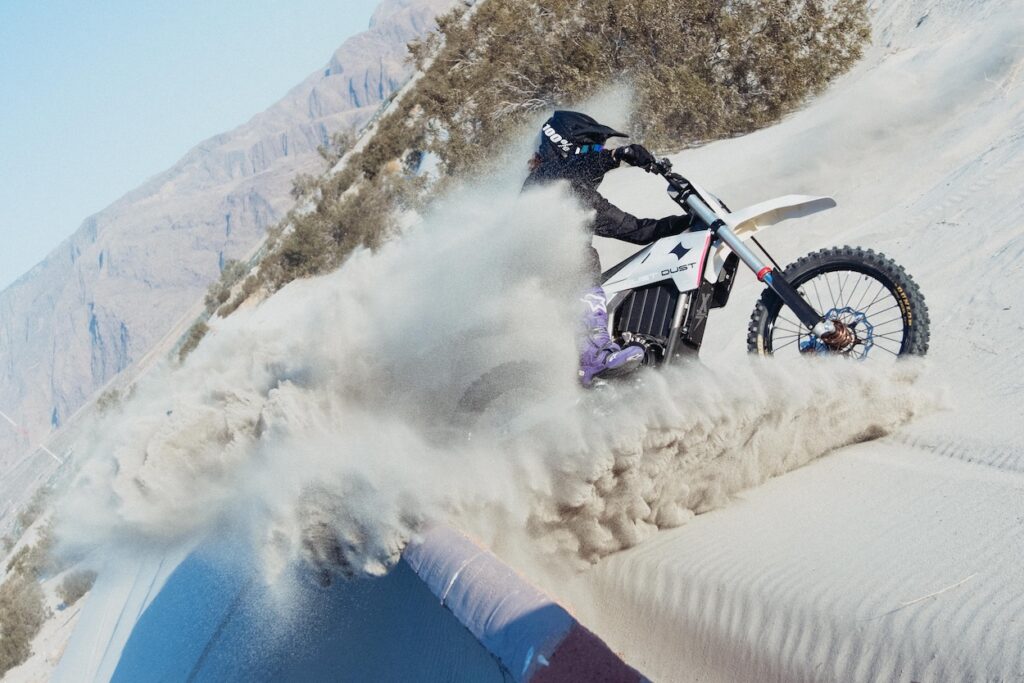 Dust moto Hightail riding in sand in the desert