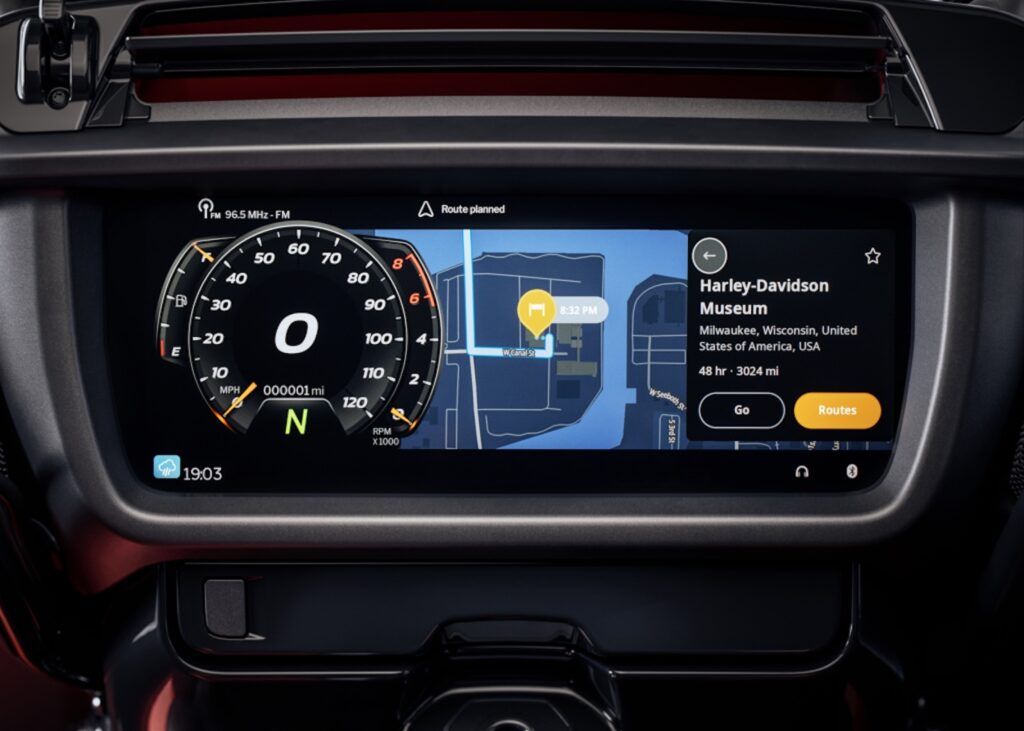 2025 Harley-Davidson Street Glide Ultra infotainment screen skyline os