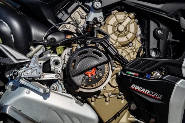 2022 Ducati Streetfighter V4 SP engine