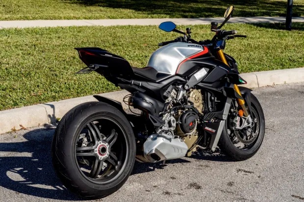 2022 Ducati Streetfighter V4 SP rear view