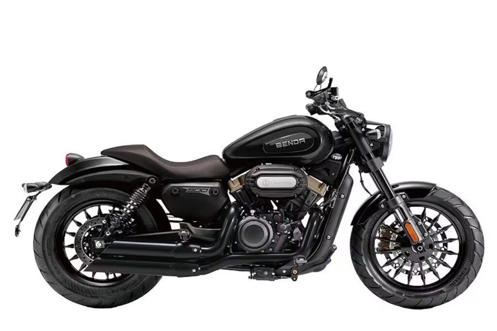 The Benda Chinchilla 300 in black and gold.