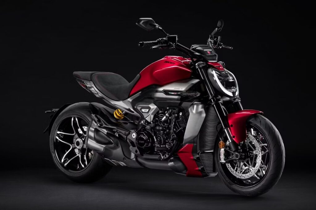2025 Ducati XDiavel V4 front three quarter