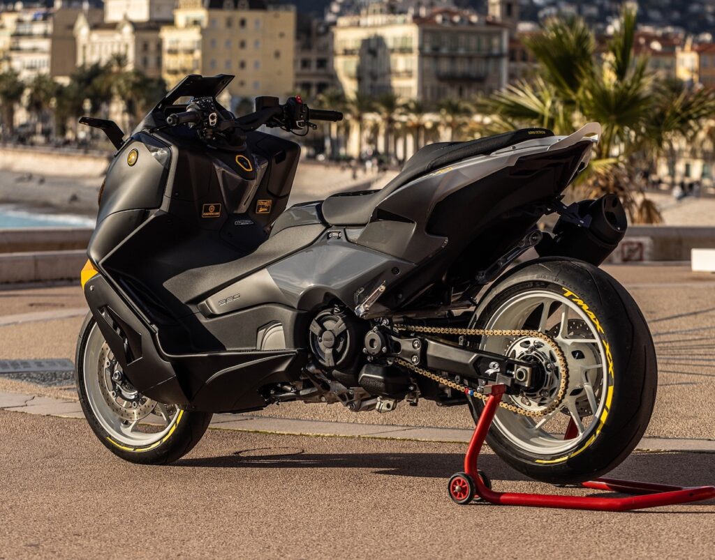 Yamaha Tmax XX side