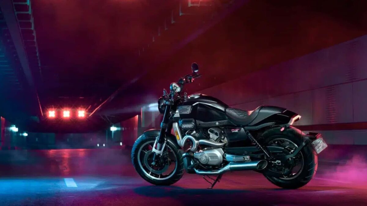 Does the Hyosung GV125X Stand Out Enough?