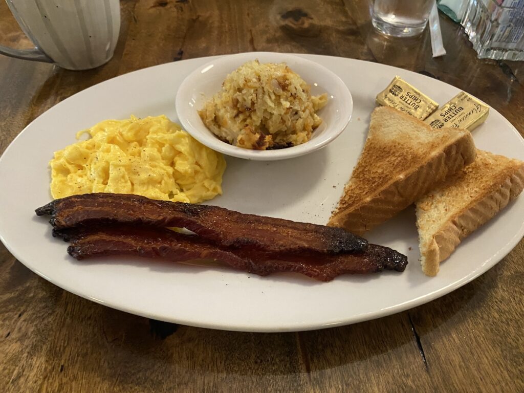 Breakfast at Tapoco Lodge