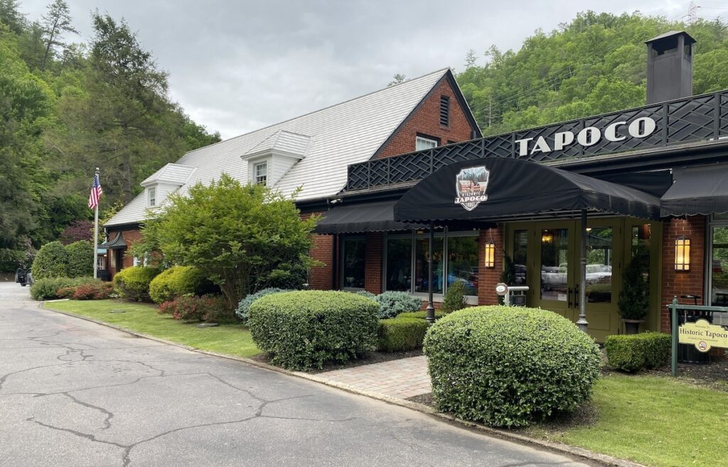 The front of Tapoco Lodge