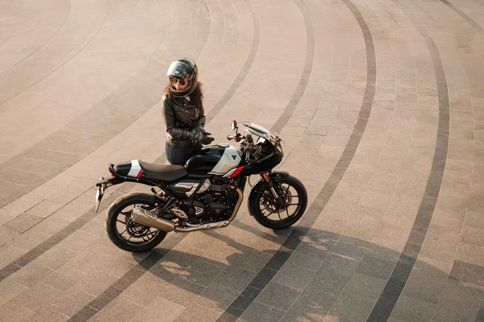 triumph Thruxton 400