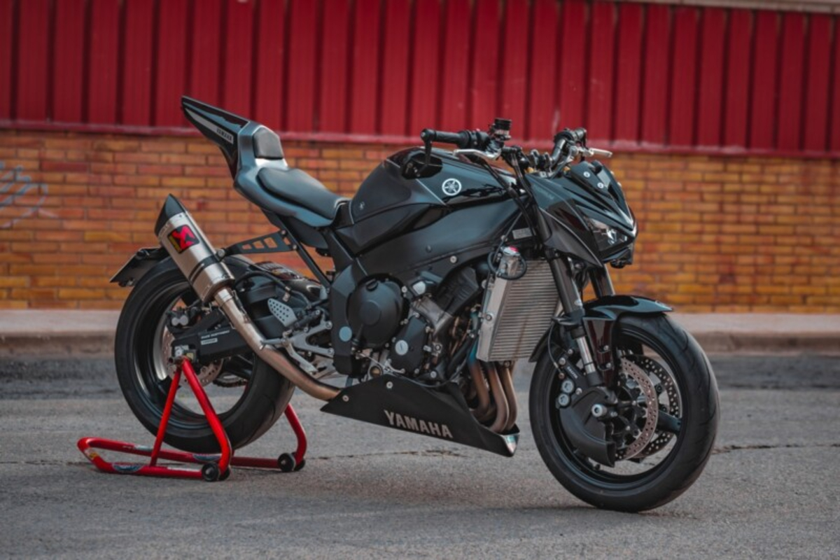 Custom Yamaha R1 Streetfighter by Xavi Dynamische