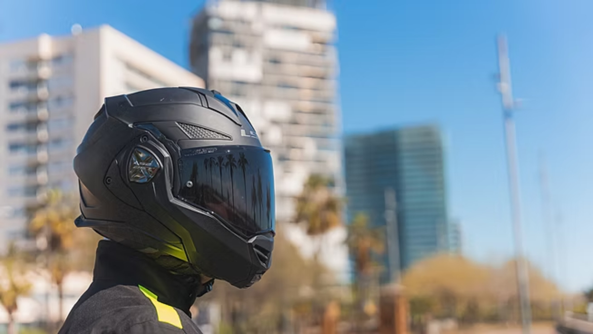 Motorcycle Helmet Adjustment Guide for Optimal Comfort and Safety
