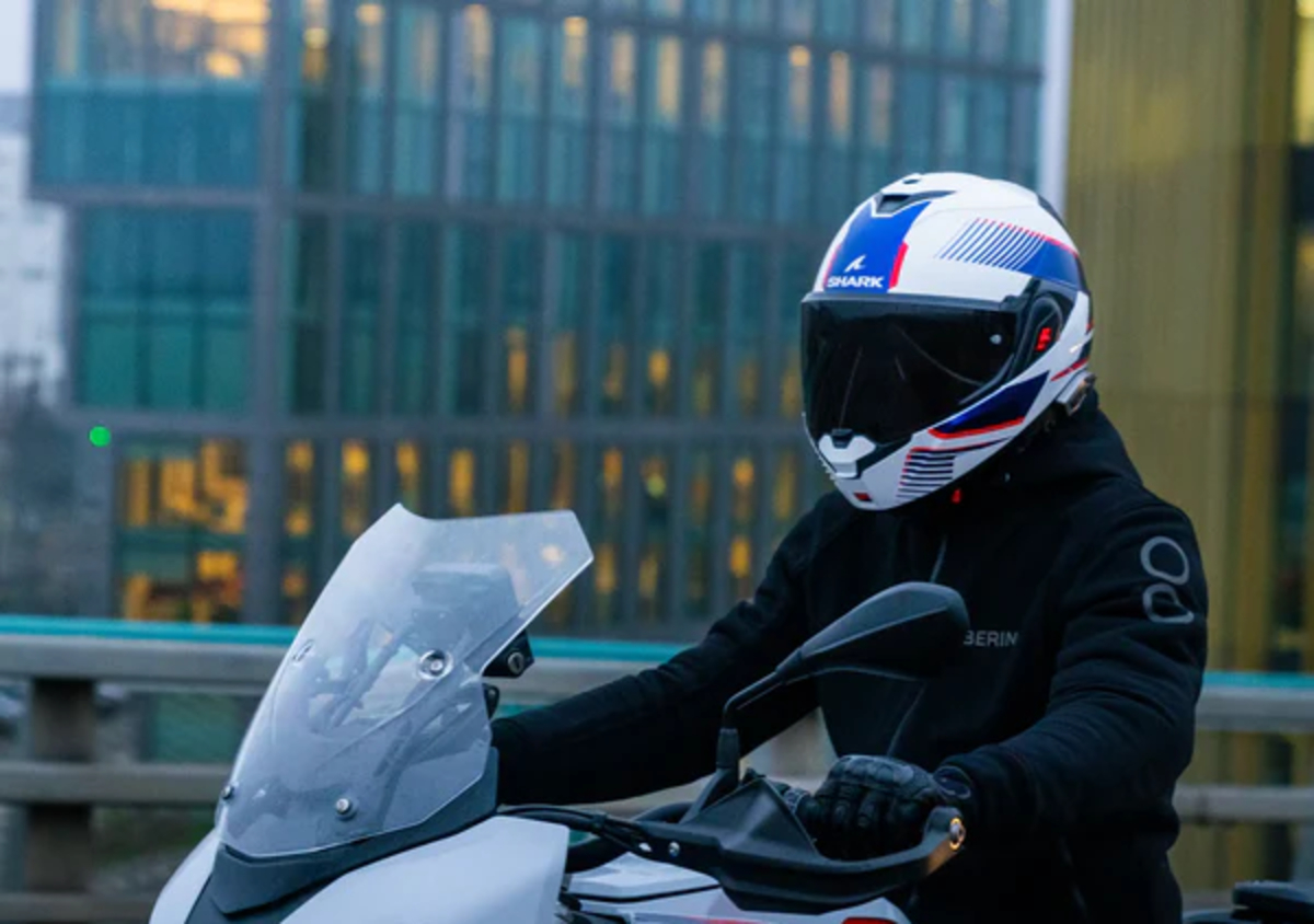 Shark Helmets: Safety Standards, Design Innovations, and Recommendations