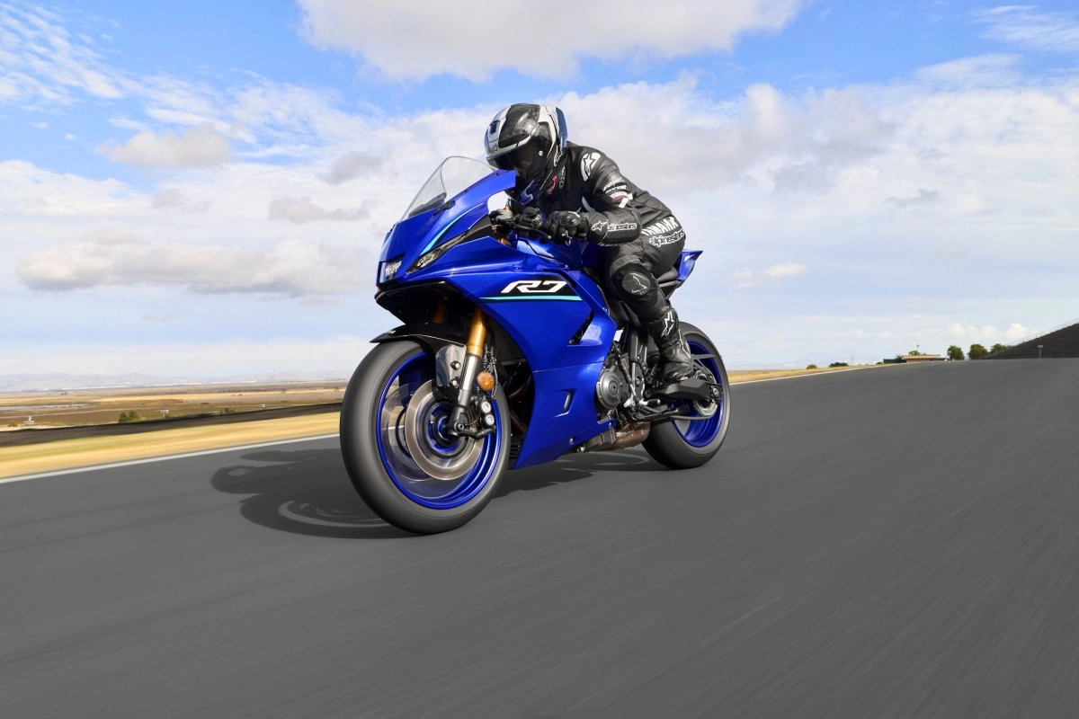 Video Analysis: 2026 Yamaha R7 Review
