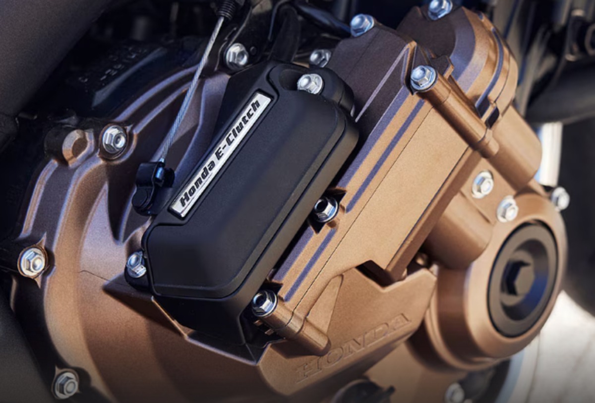 The E-Clutch Transition: Why Experienced Riders Are Struggling With Honda’s New Tech (And How to Fix Your Muscle Memory)
