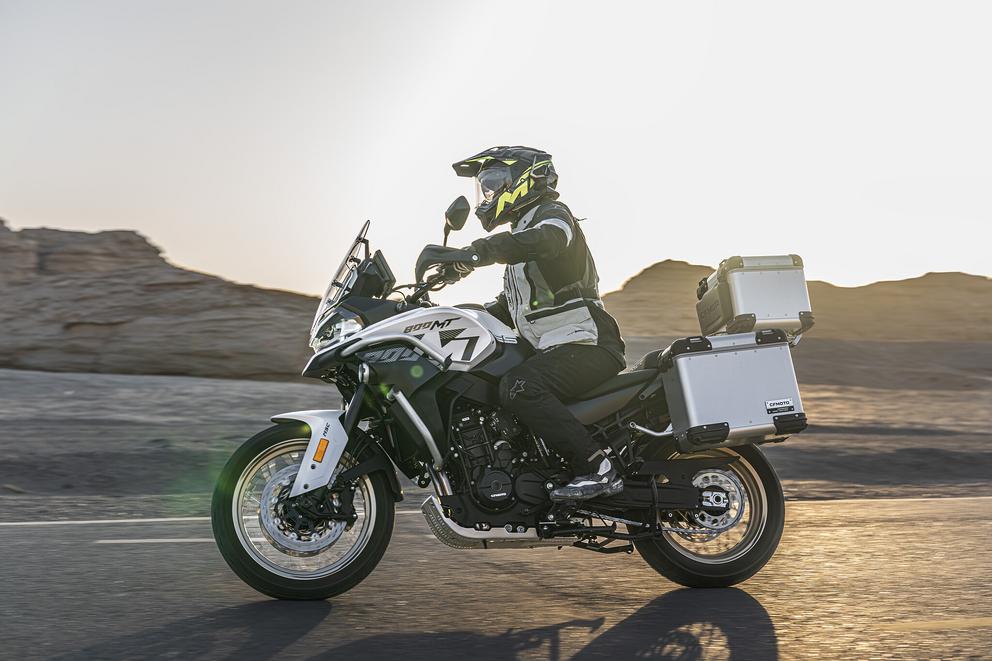 CFMoto 800MT-ES on mountain road