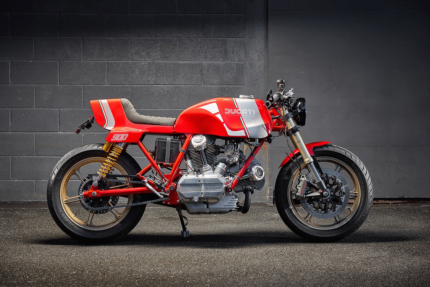 Ellaspede restomod of a 1981 Ducati Mike Hailwood Replica with Ducati 848 front end and original FPS wheels